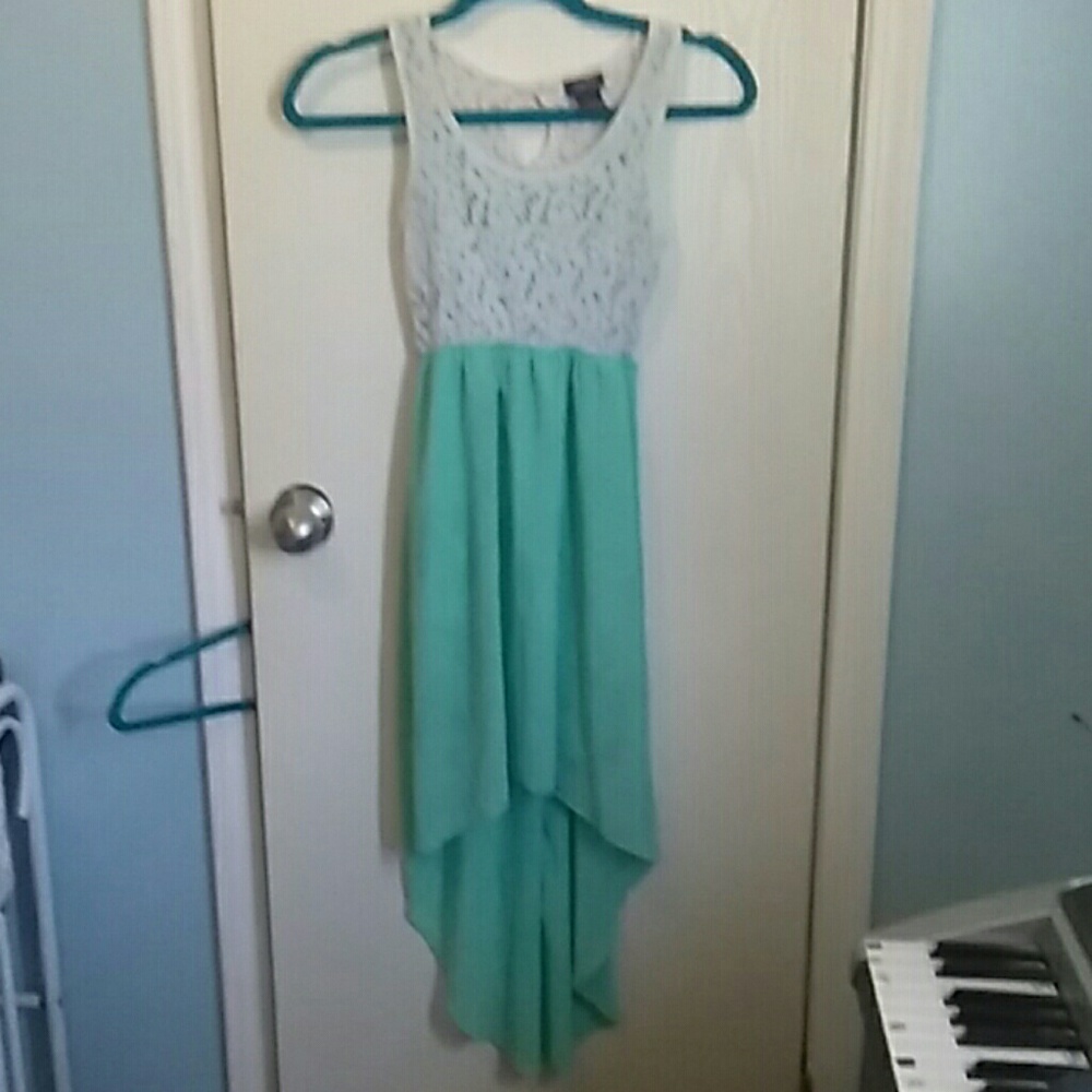 Rue21 (s) dress with small train